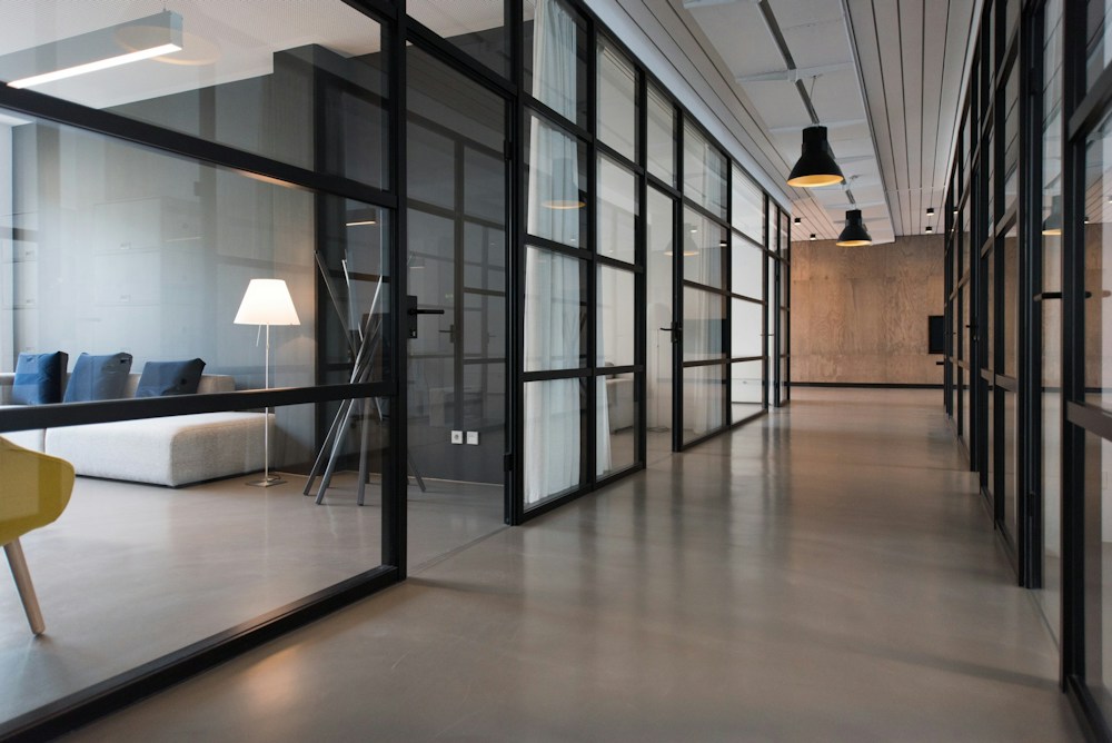 Schoon modern kantoor met veel daglicht